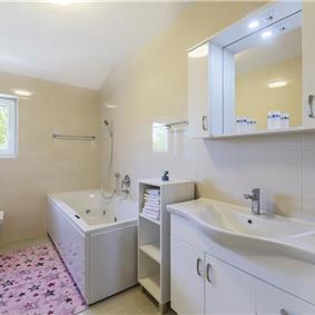 6 bedroom villa with pool near Labin, Istria, sleeps 12